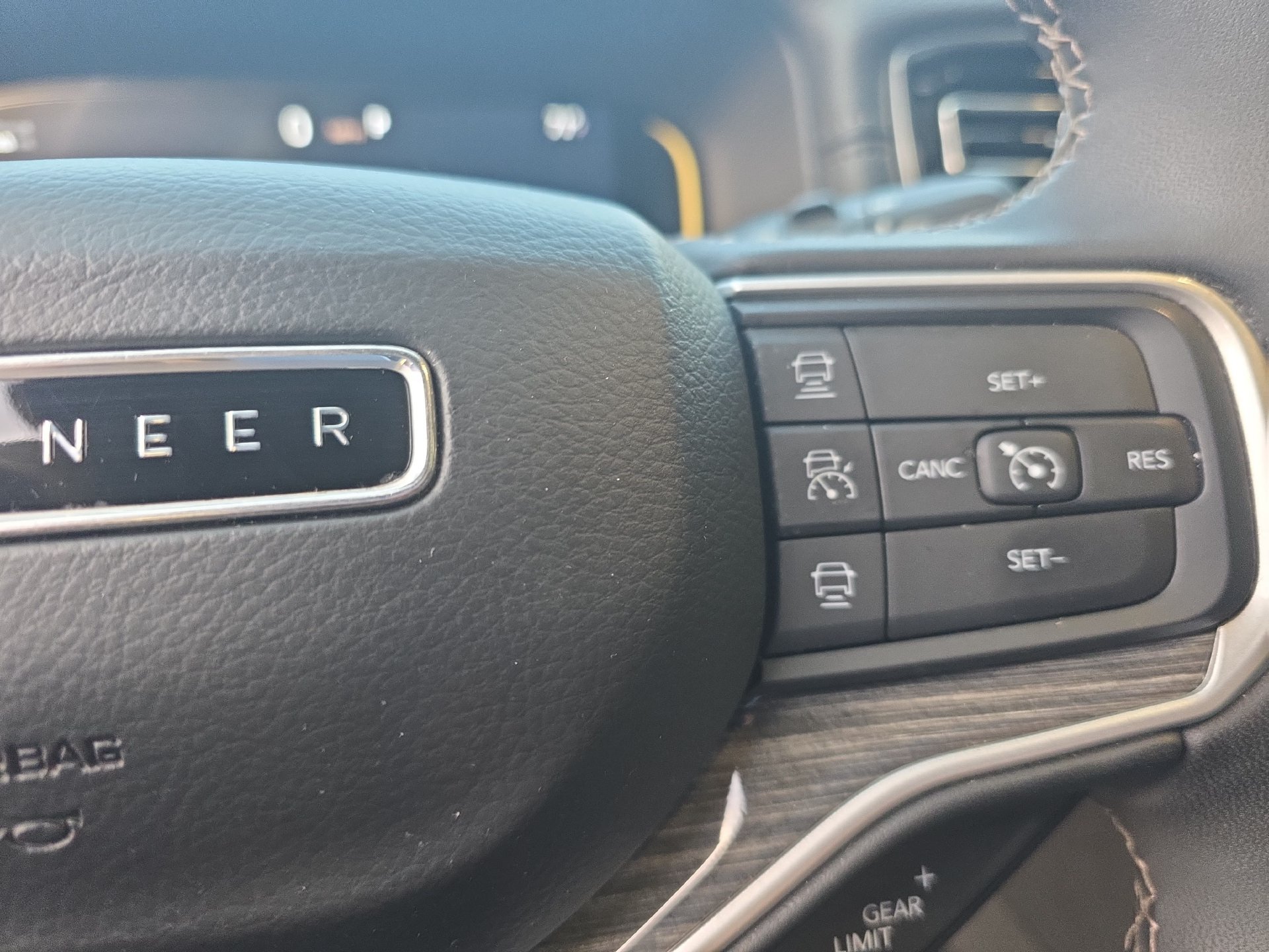 Used 2022 Jeep Wagoneer Series II AWD/4WD image 18