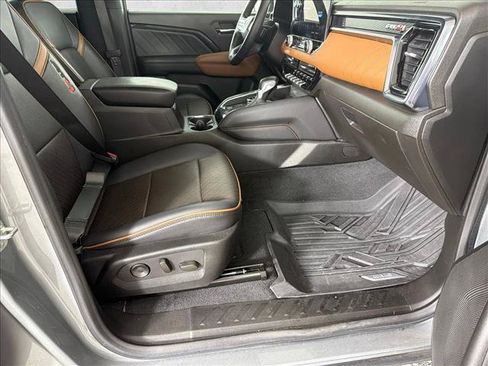 Used 2024 GMC Canyon AT4 w/ AT4 Premium Package AWD/4WD image 13