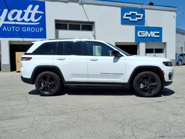 Used 2024 Jeep Grand Cherokee Limited w/ Luxury Tech Group II AWD/4WD image 9
