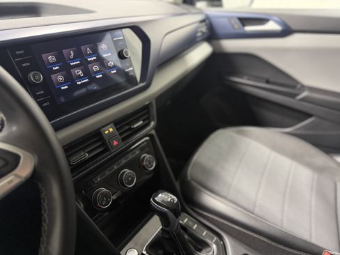 Certified 2023 Volkswagen Taos SE w/ Black Wheel Package image 23