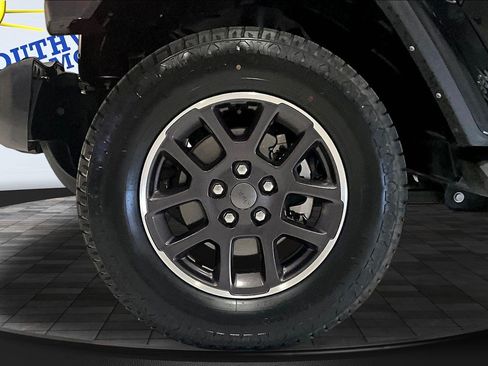 Used 2022 Jeep Gladiator Overland AWD/4WD image 34