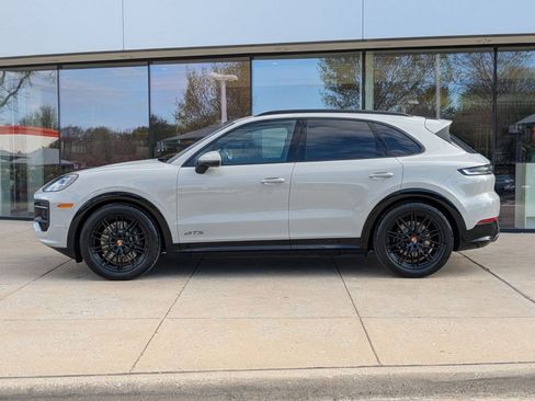 New 2026 Porsche Cayenne GTS image 2