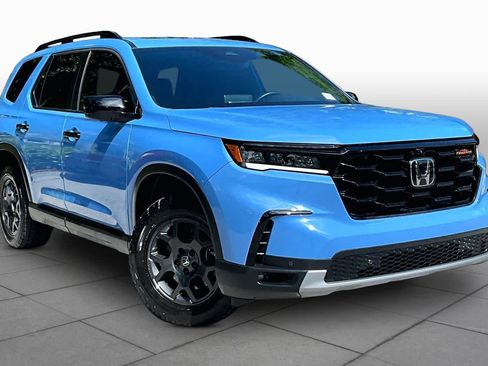 Used 2024 Honda Pilot TrailSport image 3