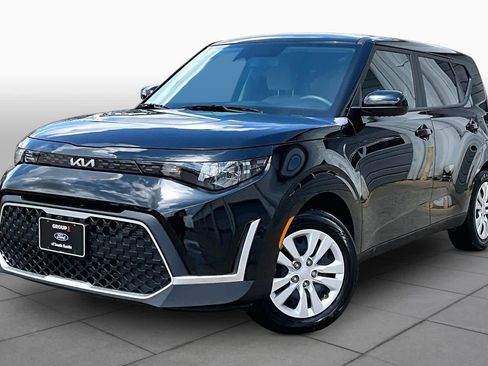 Used 2025 Kia Soul LX FWD image 35