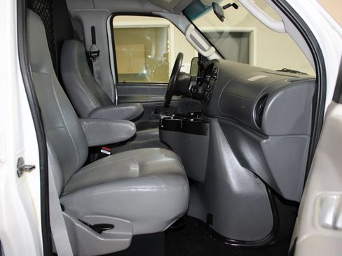 Used 2006 Ford E-350 and Econoline 350 Super Duty RWD image 20