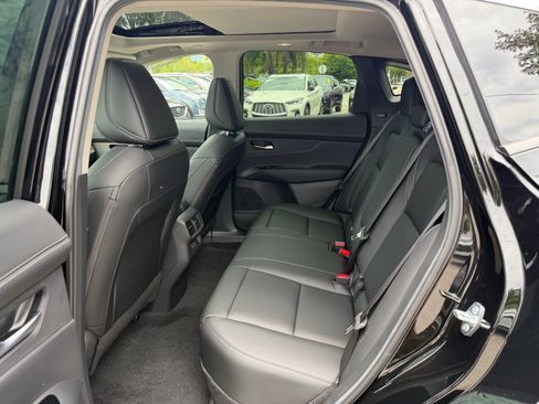 Certified 2025 Nissan Murano SL w/ Cargo Package AWD/4WD image 11