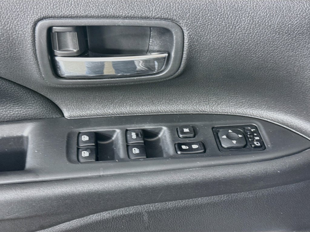 Used 2016 Mitsubishi Outlander AWD image 21
