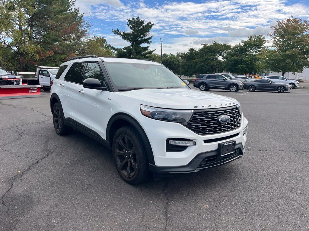 Used 2024 Ford Explorer ST-Line w/ Class IV Trailer Tow Package AWD/4WD image 3