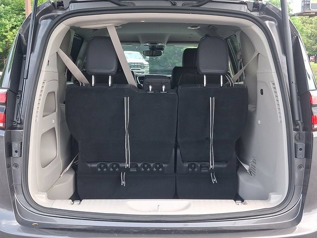 Certified 2022 Chrysler Pacifica Touring-L AWD/4WD image 30