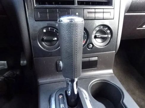 Used 2010 Ford Explorer XLT image 32