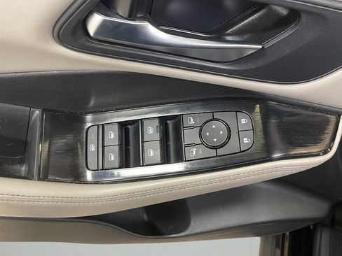Used 2025 Nissan Rogue SV AWD/4WD image 14