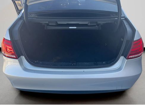 Used 2014 Mercedes-Benz E 350 4MATIC Sedan image 16