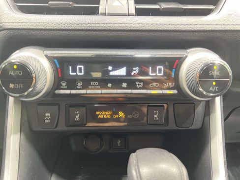 Used 2020 Toyota RAV4 XLE w/ Convenience Package AWD/4WD image 18