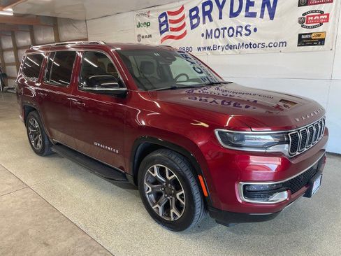 Used 2023 Jeep Wagoneer Series III w/ Preferred Equipment Group image 3