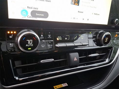 Used 2023 Toyota Highlander Platinum image 16