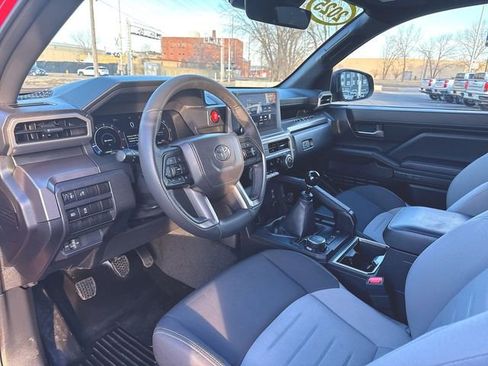 Used 2025 Toyota Tacoma TRD Off-Road image 10