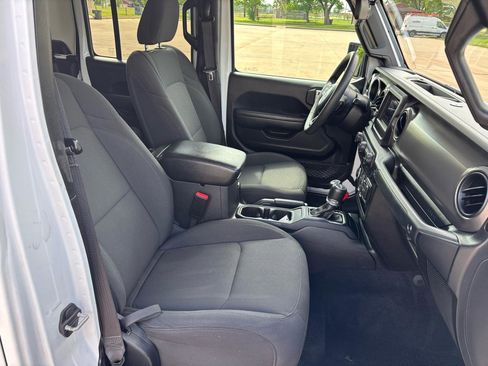 Used 2023 Jeep Gladiator Sport AWD/4WD image 8