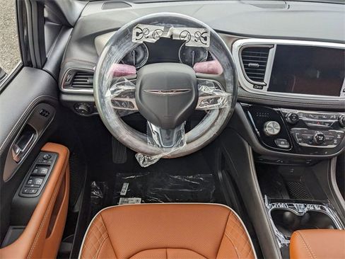 New 2026 Chrysler Pacifica Pinnacle image 12