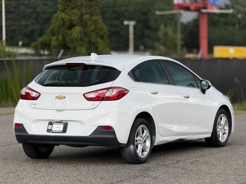 Used 2018 Chevrolet Cruze LT w/ Convenience Package FWD image 9