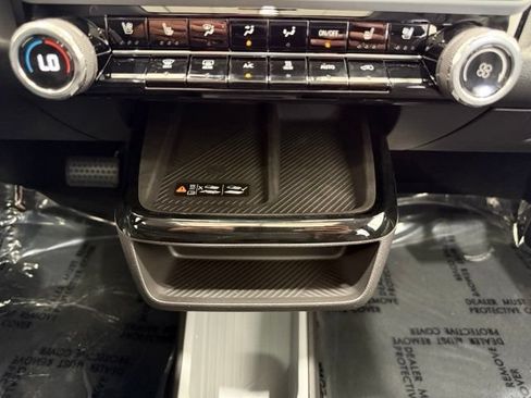 Used 2024 Chevrolet Brightdrop 400 w/ Commercial Equipment Package AWD/4WD image 19