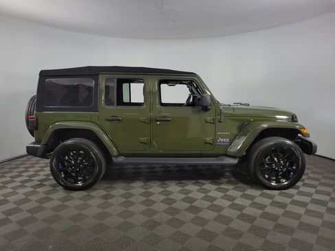 Used 2022 Jeep Wrangler Unlimited Sahara AWD/4WD image 11