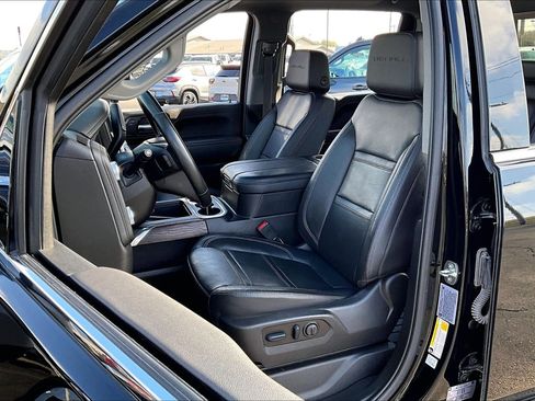 Used 2023 GMC Sierra 3500 Denali w/ Denali Ultimate Package image 27