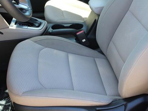 Used 2020 Hyundai Elantra SE FWD image 24