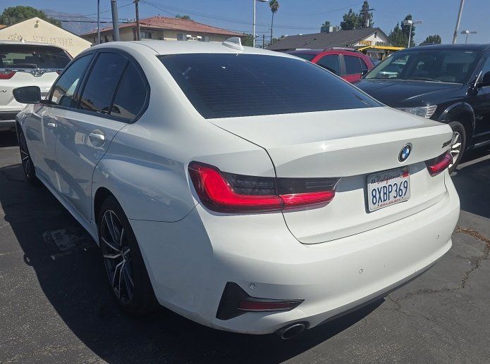 Used 2019 BMW 330i Sedan w/ Convenience Package RWD image 3
