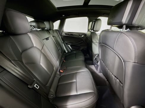 Certified 2025 Porsche Macan image 21