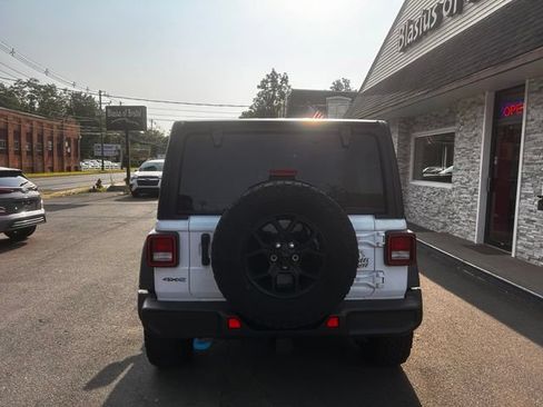 Used 2024 Jeep Wrangler Unlimited AWD/4WD image 6