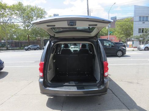 Used 2019 Dodge Grand Caravan SXT FWD image 23