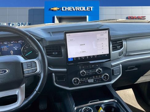 Used 2024 Ford Expedition XLT image 9