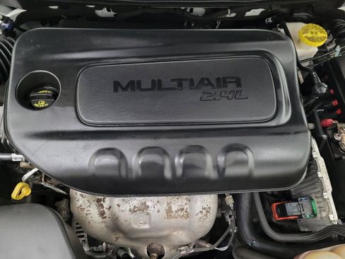 Used 2019 Jeep Cherokee Limited FWD image 30