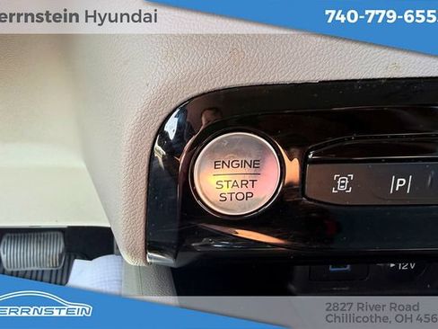 Used 2023 Ford Escape Platinum w/ Premium Technology Package AWD/4WD image 22