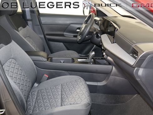 Used 2025 Nissan Kicks SV AWD/4WD image 18