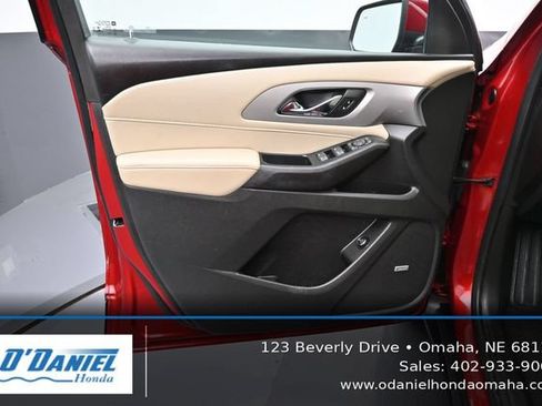 Used 2022 Chevrolet Traverse LT w/ LT Premium Package AWD/4WD image 23