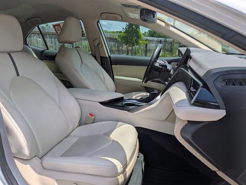 Used 2022 Toyota Camry XLE FWD image 28