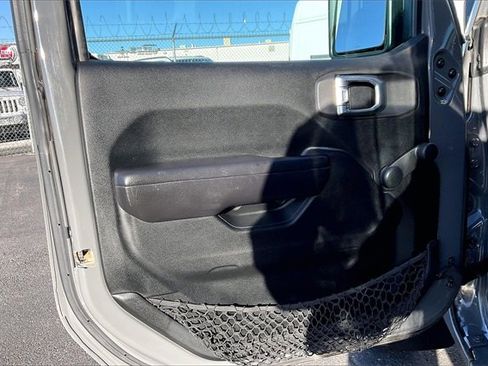 Used 2020 Jeep Gladiator Sport image 18