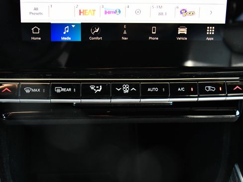 Used 2024 Jeep Wagoneer L Series II RWD image 29