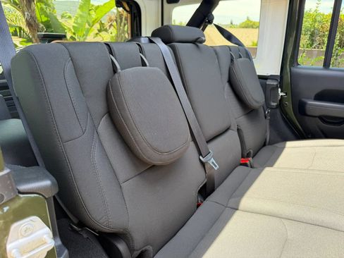 Used 2023 Jeep Wrangler Unlimited w/ Sun & Screen Package AWD/4WD image 30