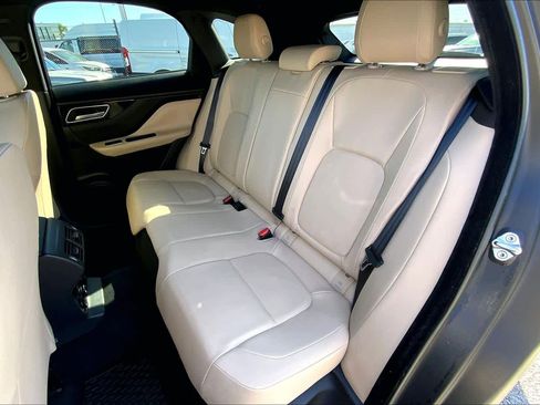 Used 2018 Jaguar F-PACE Premium image 21