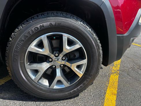 Used 2015 Jeep Cherokee Trailhawk AWD/4WD image 10