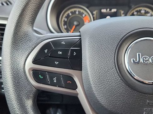 Used 2019 Jeep Cherokee Latitude w/ Popular Appearance Group FWD image 33