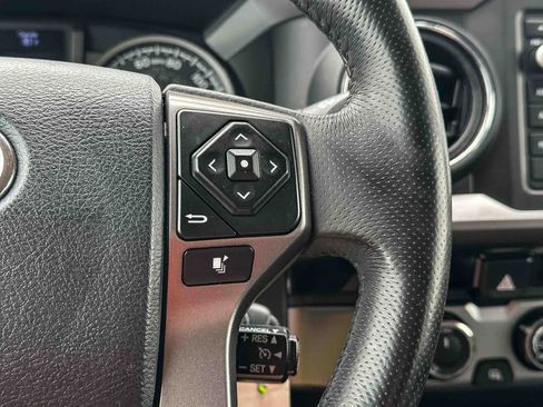 Used 2017 Toyota Tacoma SR5 AWD/4WD image 27