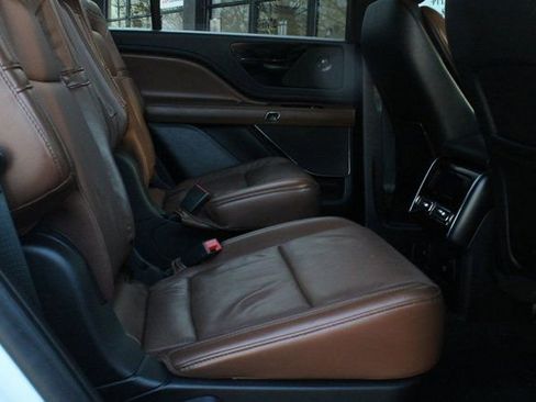 Used 2020 Lincoln Aviator Reserve w/ Equipment Group 201A image 37