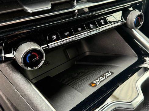 New 2026 Chevrolet Traverse LT image 13