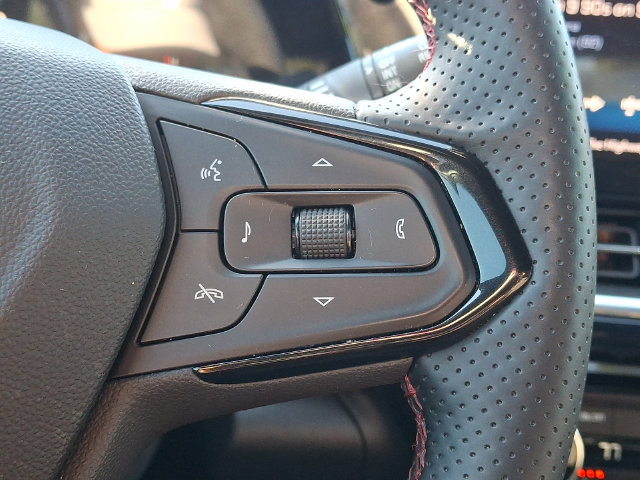 Used 2025 Chevrolet Trax RS w/ Sunroof Package FWD image 22