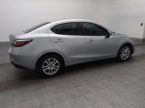 Used 2017 Toyota Yaris iA image 10