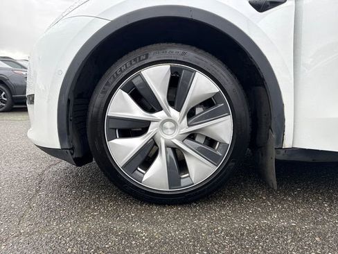 Used 2021 Tesla Model Y Long Range image 30