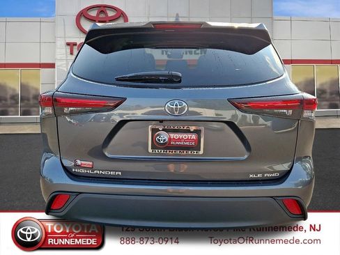 Certified 2025 Toyota Highlander XLE AWD/4WD image 5